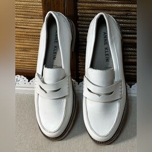 Anne Klein I Flex Vegan Leather White Penny Loafer Lug Soles Size 8.5 NWout Box